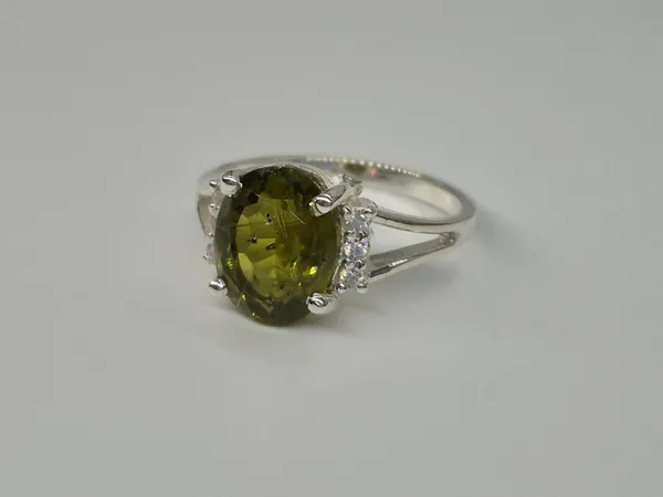 Green_Peridot_Sterling_Silver_Oval_Gemstone_Ring_For_Men