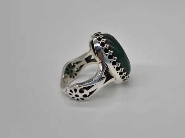Green_Agate_Sterling_Silver_Quranic_Engraved_Ring_For_Men_,_Sabz_Aqeeq_Islamic_Ring_