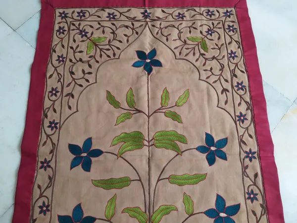Silk_Mughal_Floral_Embroidery_Wall_Hanging