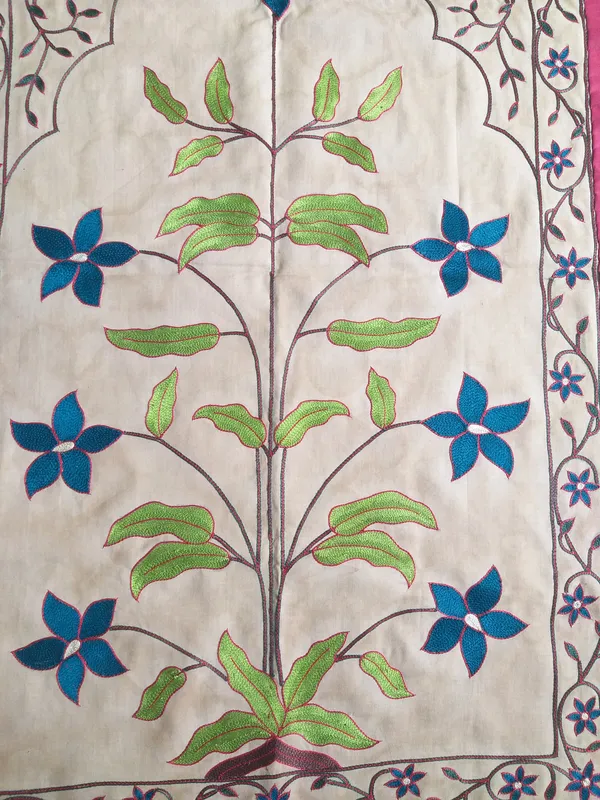 Silk_Mughal_Floral_Embroidery_Wall_Hanging