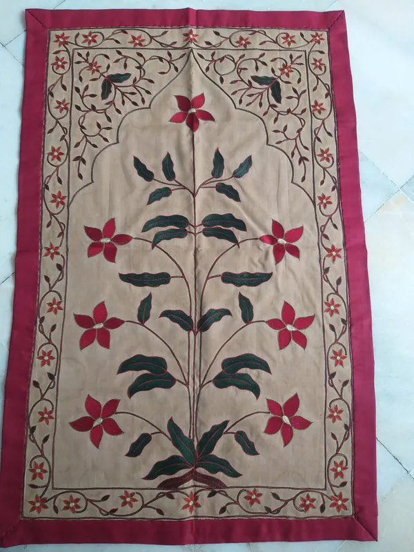 Fabric_Mughal_Floral_Embroidery_Wall_Hanging