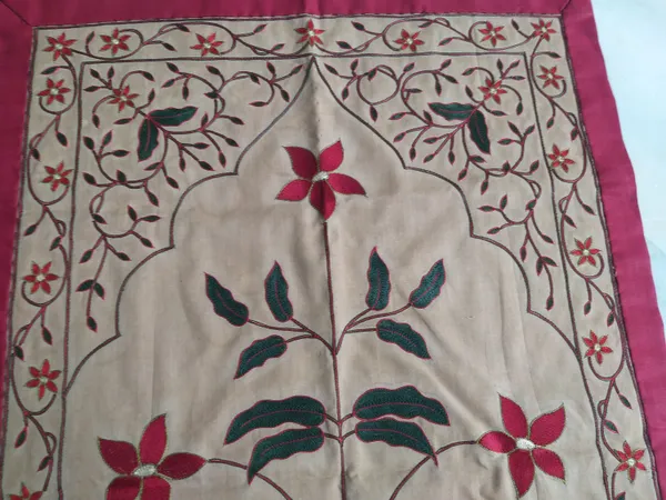 Fabric_Mughal_Floral_Embroidery_Wall_Hanging
