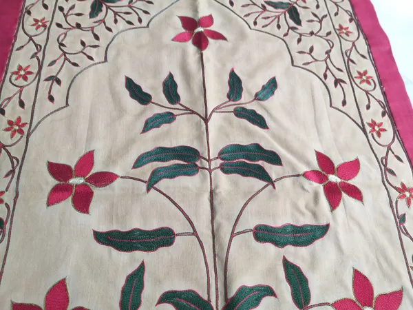Fabric_Mughal_Floral_Embroidery_Wall_Hanging