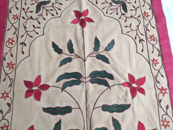 Fabric_Mughal_Floral_Embroidery_Wall_Hanging