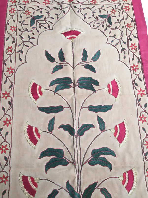 Silk_Cotton_Mughal_Floral_Suzani_Embroidery_Wall_Hanging