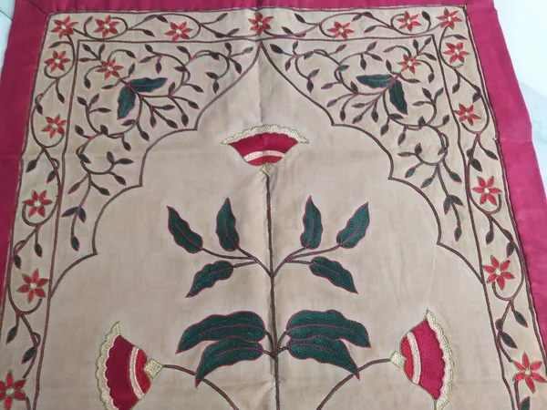 Silk_Cotton_Mughal_Floral_Suzani_Embroidery_Wall_Hanging