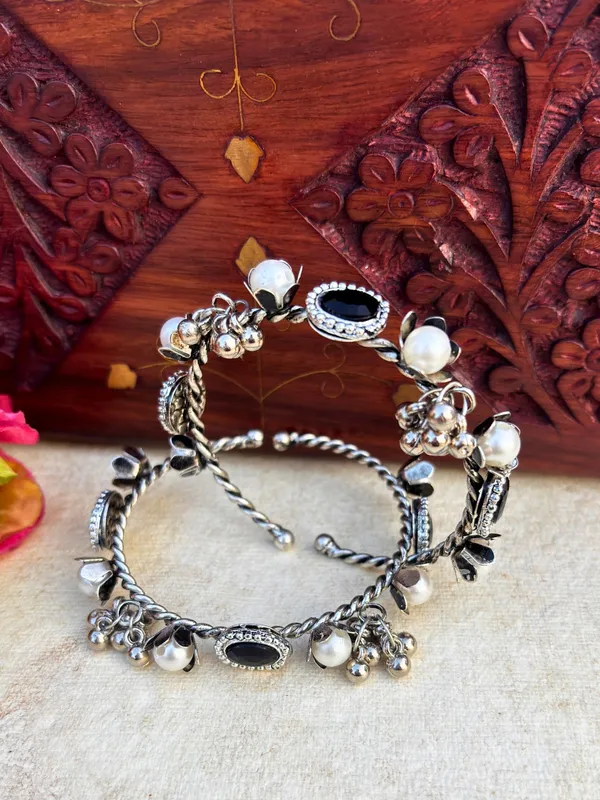 2Pcs_Silver_Toned_Adjustable_Traditional_Bangles