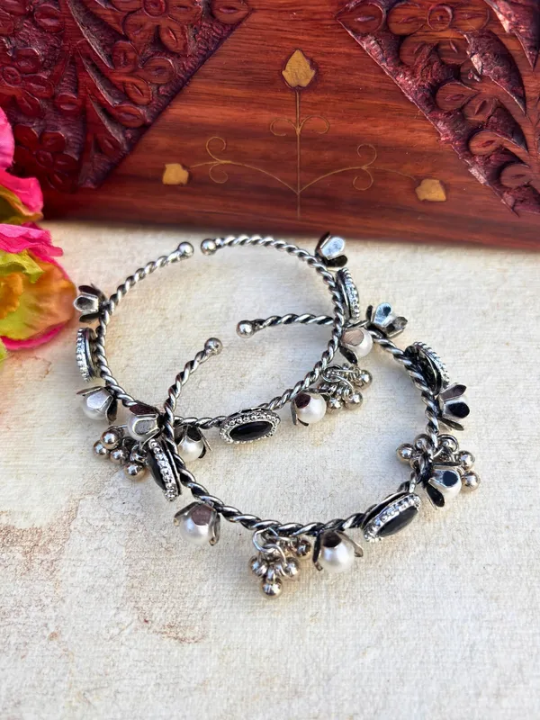 2Pcs_Silver_Toned_Adjustable_Traditional_Bangles