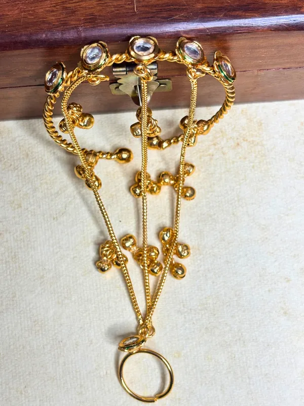 Gold-Plated_Kundan_Studded_Ghungroo_Hath_Phool_Kashmiri_Ring_Bracelet_Set