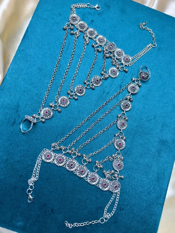 Women_Oxidised_Silver-Plated_Pink_Kundan_Stone-Studded_Layered_Chain_Anklet_With_Toe_Ring