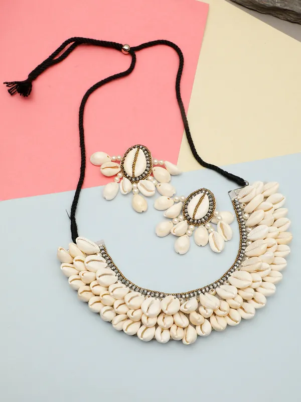 Cowrie_Shell_Choker_Necklace_Set_With_Earrings_And_Bracelet