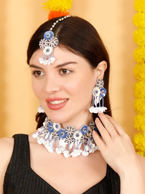 Floral_Jewelry_Set_With_Earrings_And_Maang_Tikka