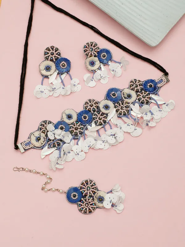 Floral_Jewelry_Set_With_Earrings_And_Maang_Tikka