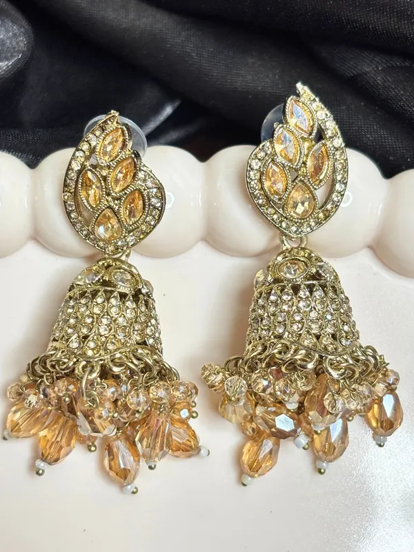 Gold-Plated_Kundan_&_Crystal_Studded_Dome_Jhumka_Earrings
