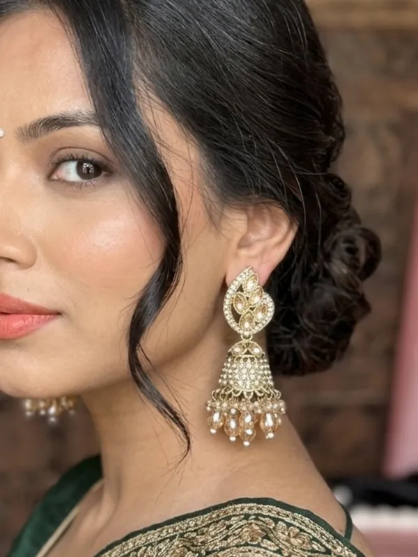 Gold-Plated_Kundan_&_Crystal_Studded_Dome_Jhumka_Earrings
