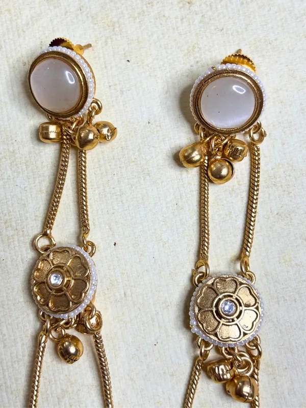 Gold-Plated_Pearl_Studded_Kundan_Long_Chain_Kashmiri_Jhumka_Earrings