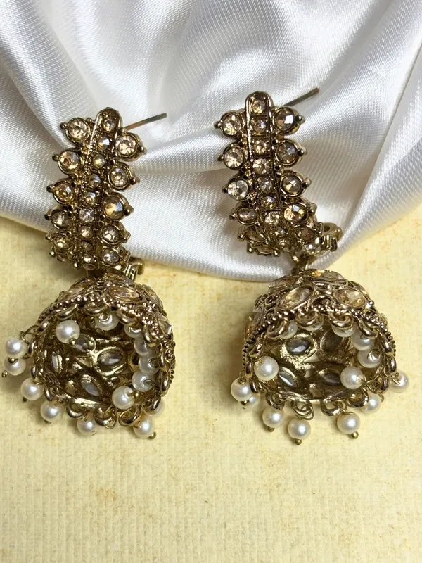 Gold-Plated_Kundan_&_Pearl_Studded_Layered_Jhumka_Earrings