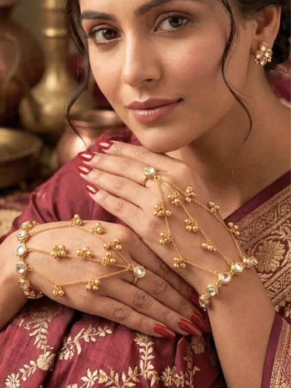 Gold-Plated_Kundan_Studded_Ghungroo_Hath_Phool_Kashmiri_Ring_Bracelet_Set