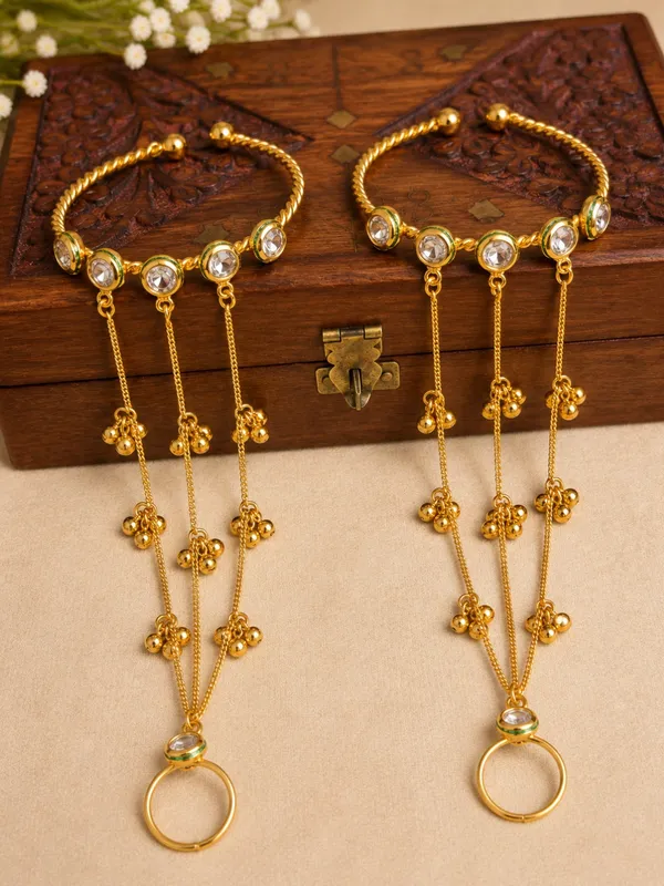 Gold-Plated_Kundan_Studded_Ghungroo_Hath_Phool_Kashmiri_Ring_Bracelet_Set