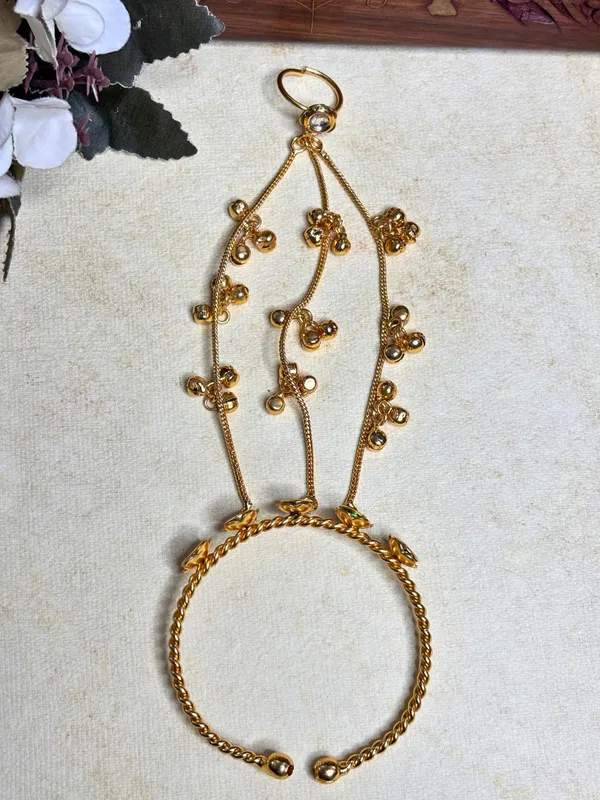 Gold-Plated_Kundan_Studded_Ghungroo_Hath_Phool_Kashmiri_Ring_Bracelet_Set