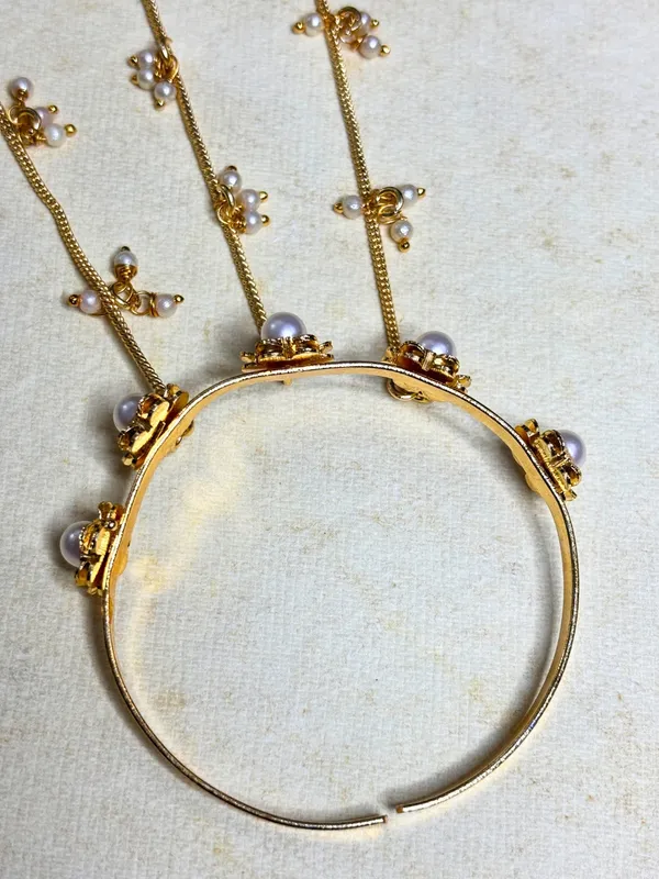 Gold-Plated_Pearls_Studded_Ghungroo_Hath_Phool_Kashmiri_Ring_Bracelet_Set