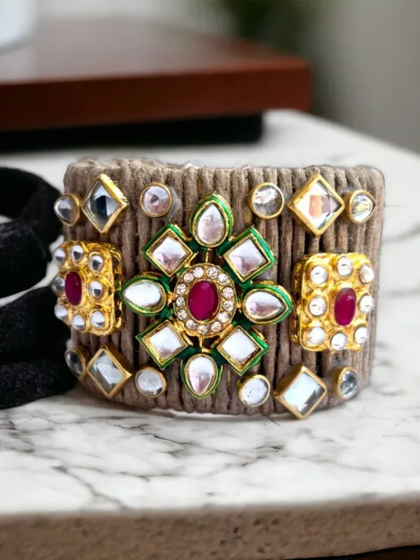 Golden_And_Red_Kundan_Adjustable_Jute_Bracelet