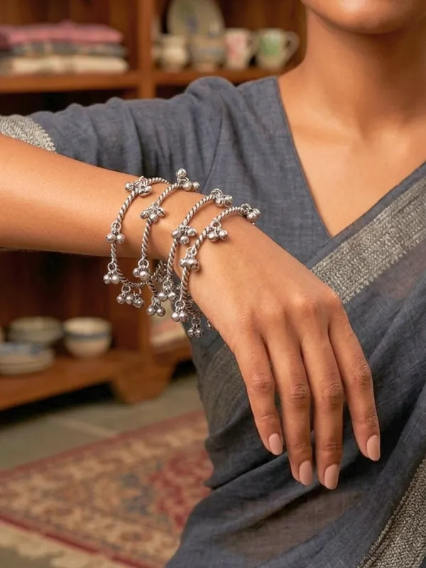 Oxidised_Silver-Plated_Kashmiri_Ghungroo_Bangle_Set