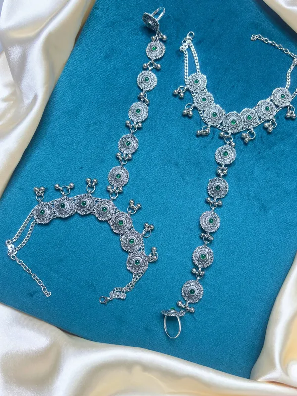 Women_Oxidised_Silver-Plated_Pink_Kundan_Stone-Studded_Anklet_With_Toe_Ring