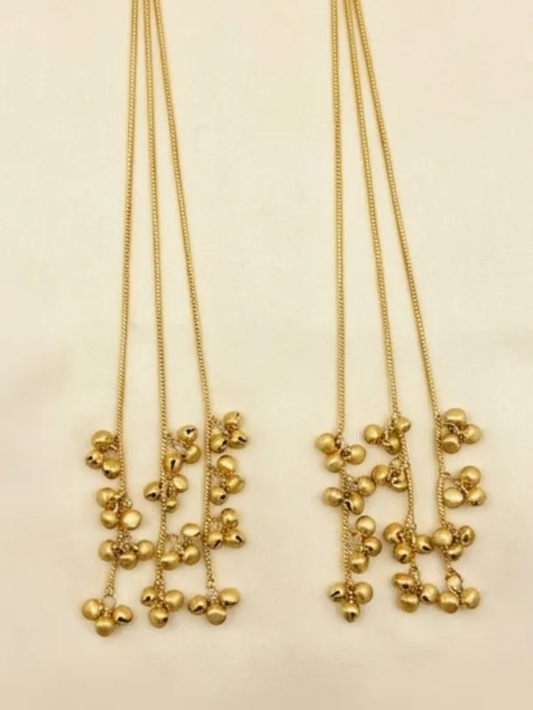 Set_Of_2_Gold-Plated_Peacock_Shaped_Kundan_&_Ghungroo_Studded_Kashmiri_Drop_Earrings