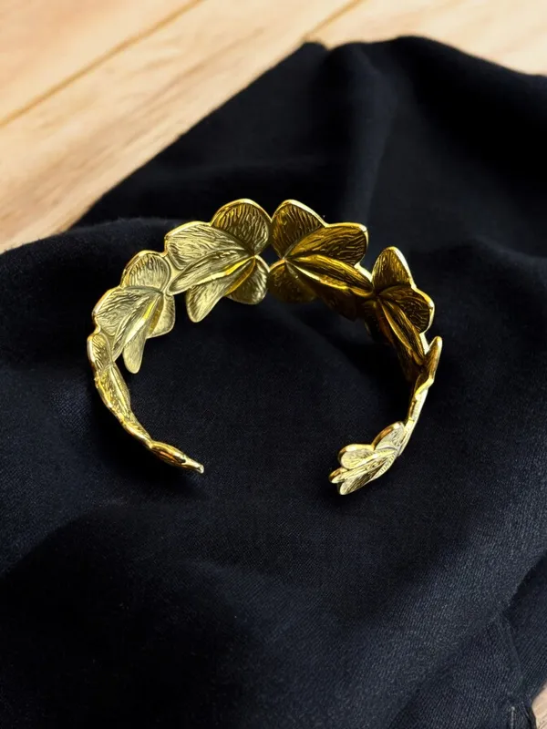18K_Gold_Plated_Flower_Shaped_Bracelet