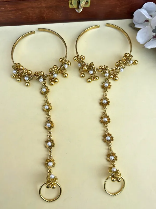 Gold-Plated_Pearl_Ring_Bracelet_With_Hathphool