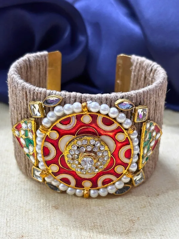 Golden_And_Red_Kundan_Adjustable_Jute_Bracelet