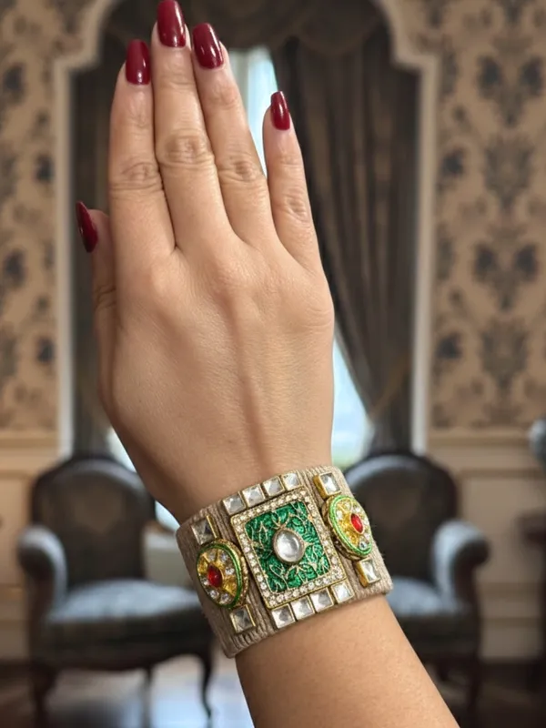 Golden_And_Red_Kundan_Adjustable_Jute_Bracelet