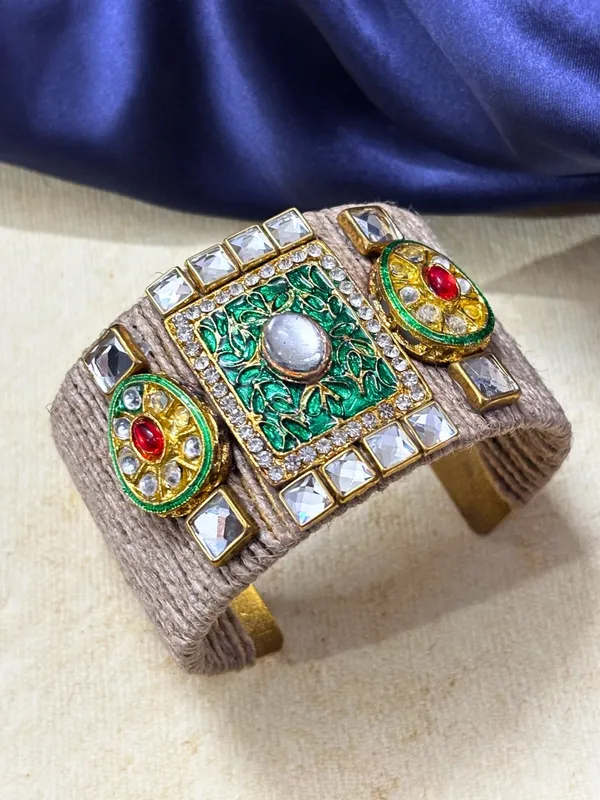 Golden_And_Red_Kundan_Adjustable_Jute_Bracelet