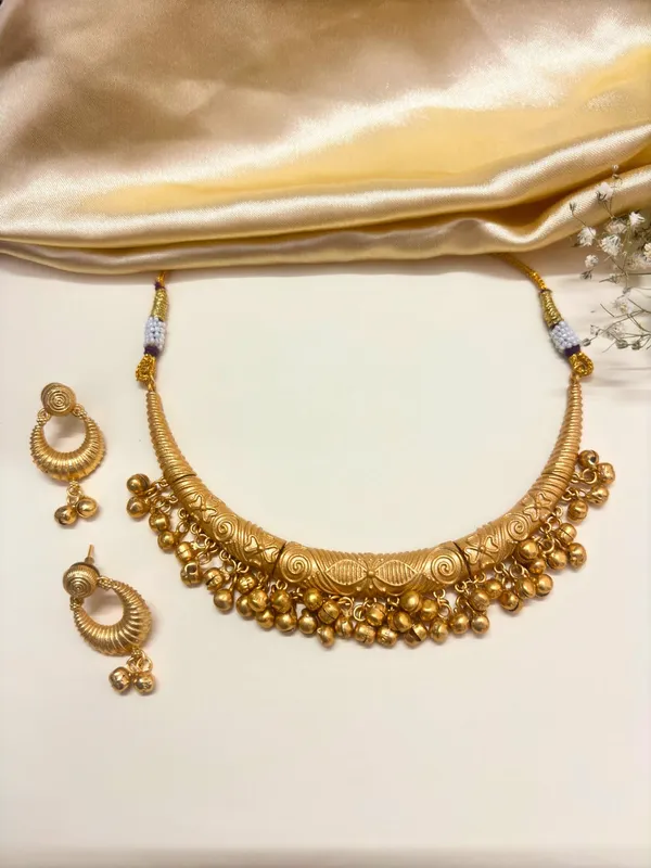 Golden_Choker_Necklace_Ghungroo_Jewellery_Set