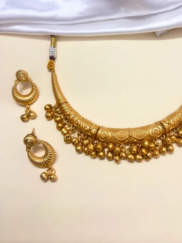 Golden_Choker_Necklace_Ghungroo_Jewellery_Set