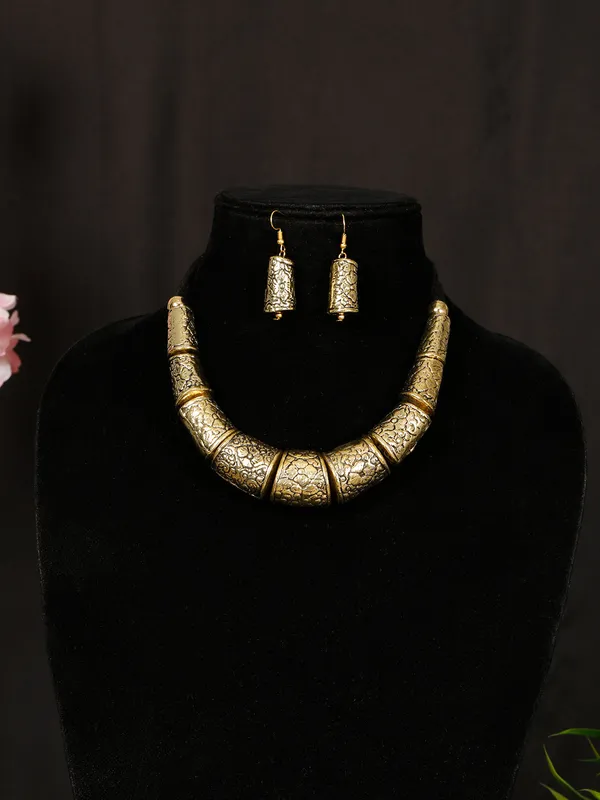 Golden_Tribal_Choker_Necklace_Jewellery_Set_For_Women