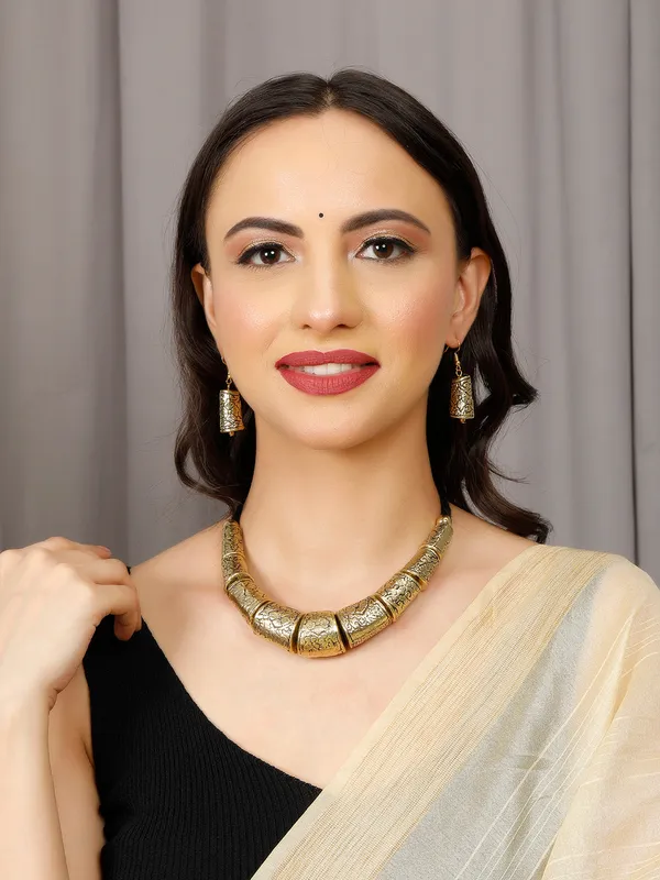 Golden_Tribal_Choker_Necklace_Jewellery_Set_For_Women