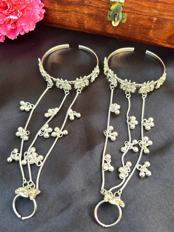 Silver-Plated_Butterfly_Ring_Bracelet_With_Hathphool