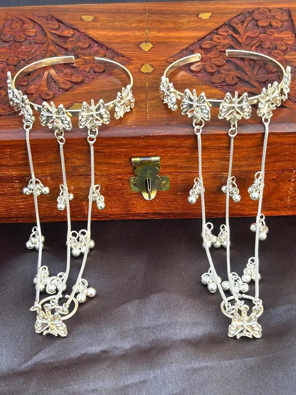 Silver-Plated_Butterfly_Ring_Bracelet_With_Hathphool