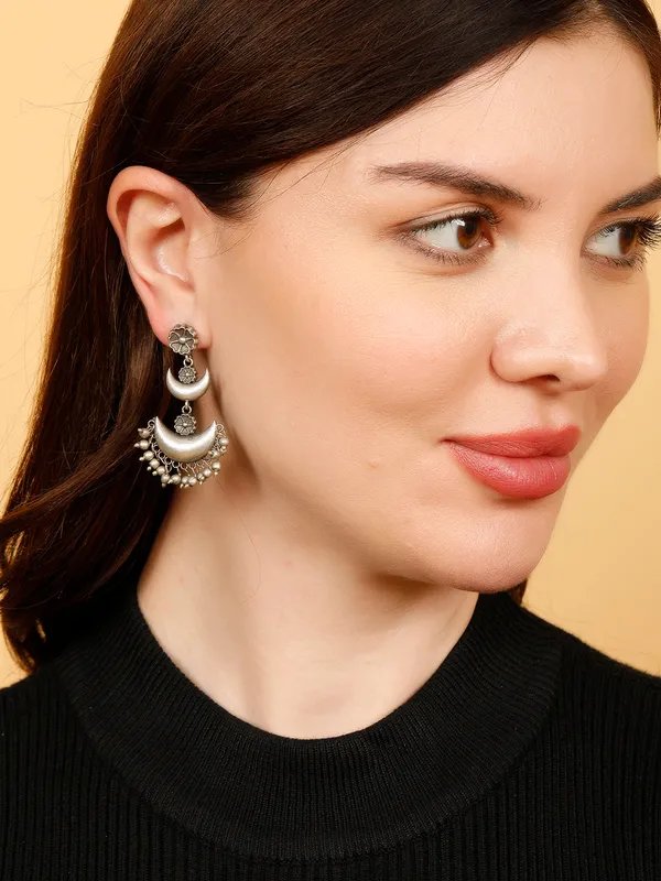 Silver-Plated_Crescent_Shaped_Oxidised_Chandbalis