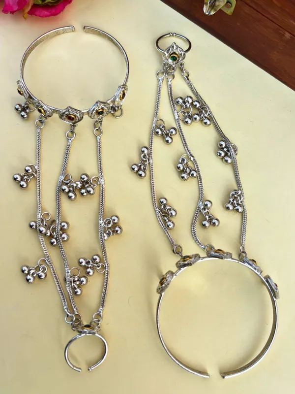 Silver-Plated_Kundan_Ring_Bracelet_With_Hathphool
