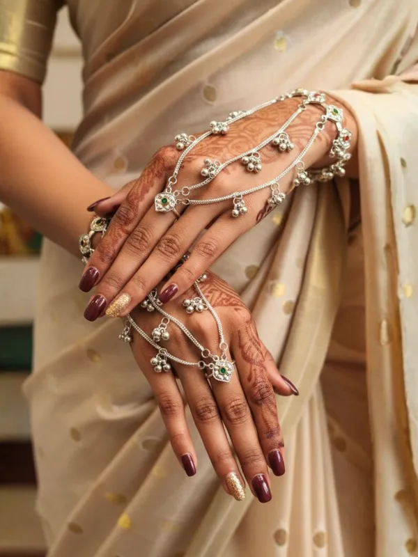 Silver-Plated_Kundan_Ring_Bracelet_With_Hathphool