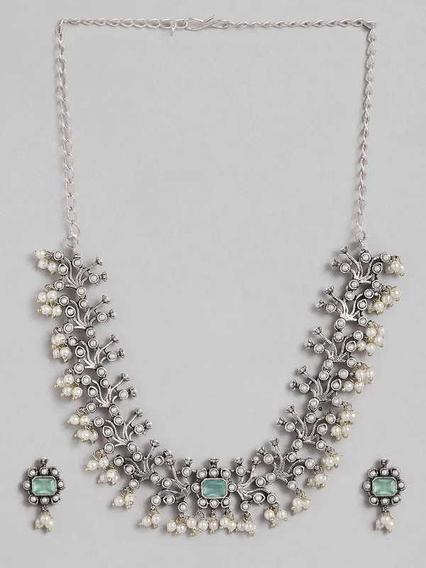 Silver-Toned_Kundan_Stone-Studded_&_Beaded_Oxidised_Jewellery_Set