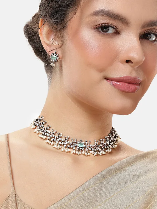 Silver-Toned_Kundan_Stone-Studded_&_Beaded_Oxidised_Jewellery_Set