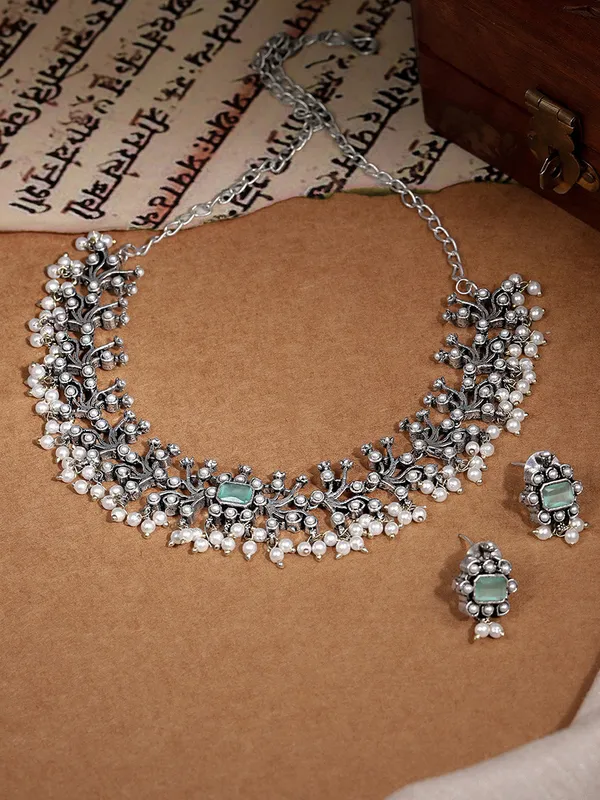 Silver-Toned_Kundan_Stone-Studded_&_Beaded_Oxidised_Jewellery_Set