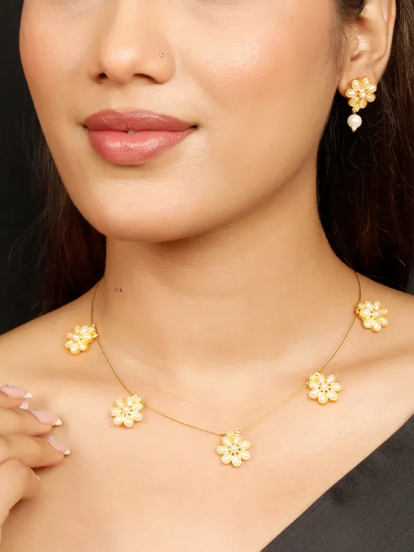 Sleek_White_Beads_Necklace_Necklace_Online