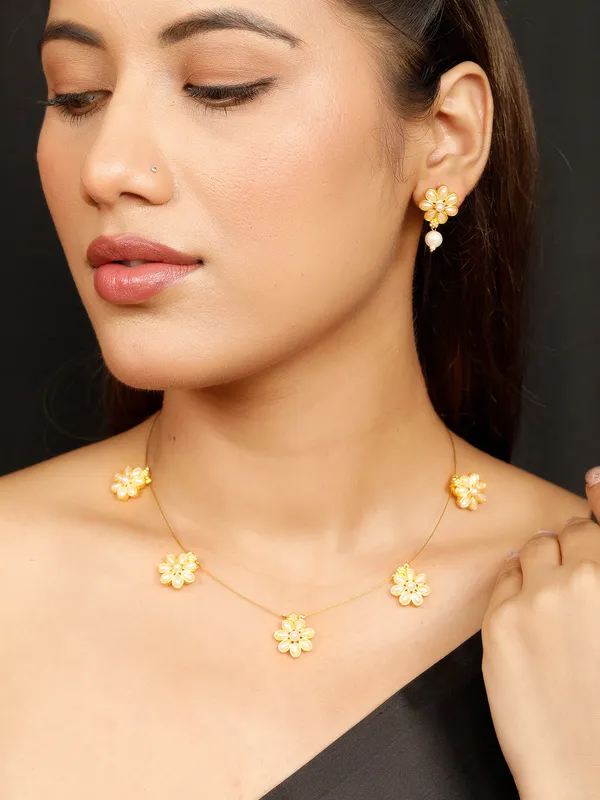 Sleek_White_Beads_Necklace_Necklace_Online