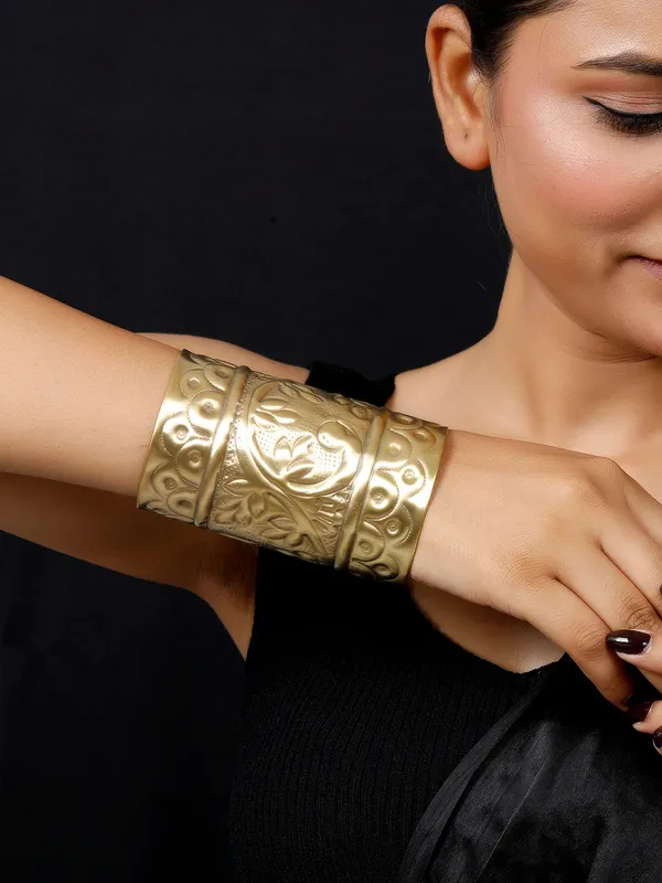 Women_Gold-Plated_Oxidised_Cuff_Bracelet/Handcuff