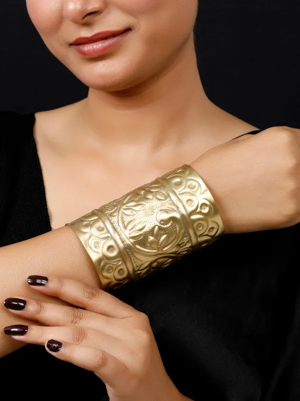 Women_Gold-Plated_Oxidised_Cuff_Bracelet/Handcuff